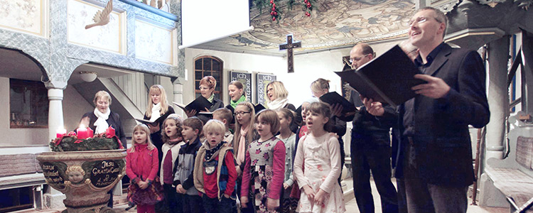 Weidenschüler singen in der Kirche